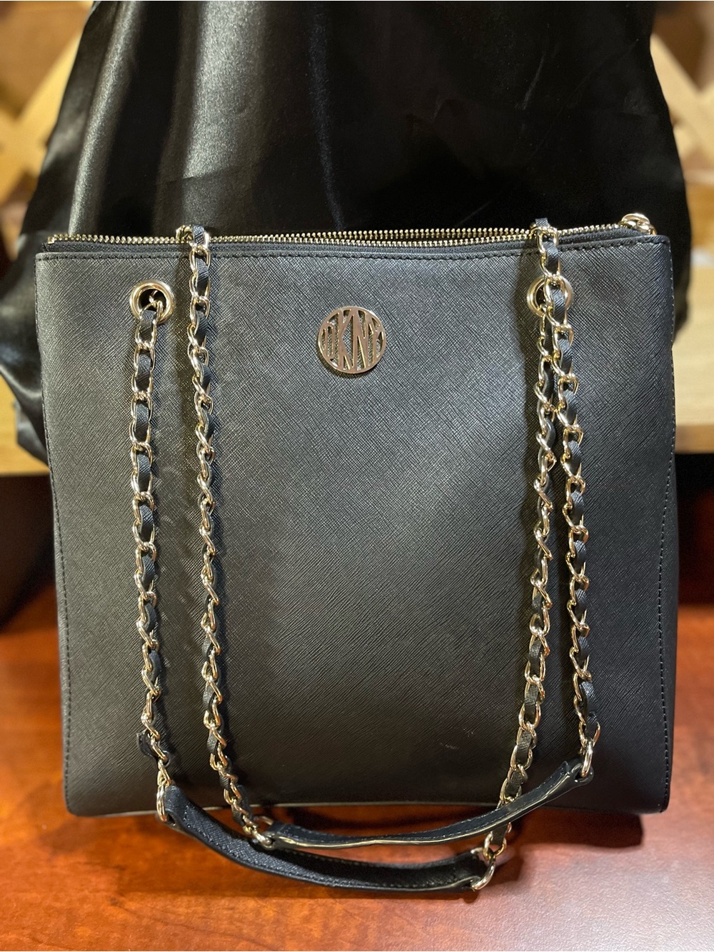 Authentic DKNY Bryant Park Genuine Saffiano Leather Shoulder Bag /NWOT